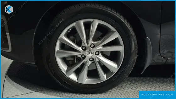 KIA CARNIVAL 9-SEATER PRSTIGE