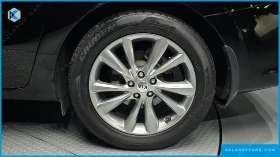 KIA CARNIVAL 9-SEATER PRSTIGE