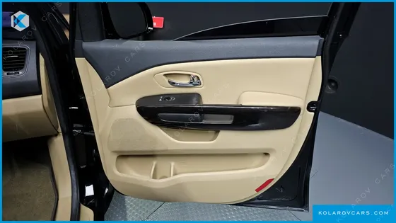 KIA CARNIVAL 9-SEATER PRSTIGE