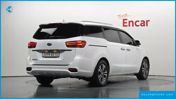 KIA CARNIVAL 9-SEATER LUXURY