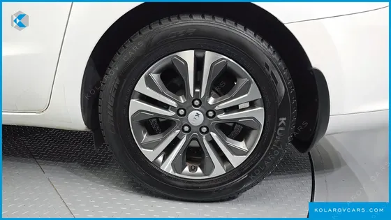 KIA CARNIVAL 9-SEATER LUXURY