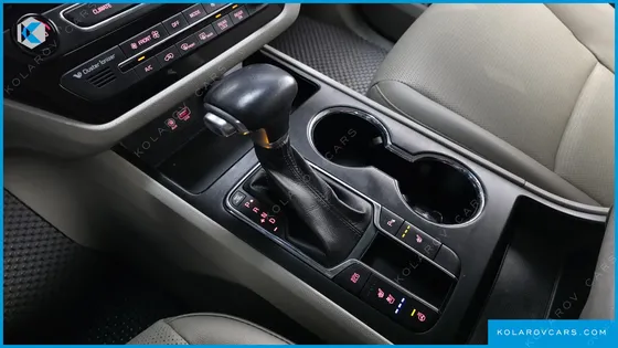 KIA CARNIVAL 9-SEATER LUXURY