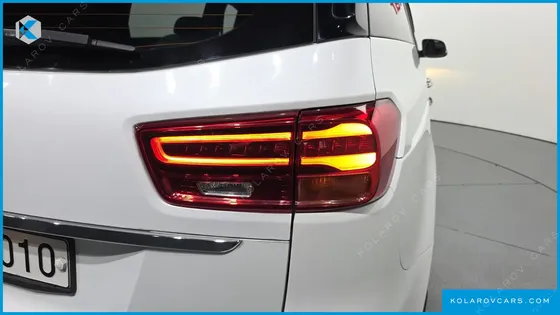 KIA CARNIVAL 9-SEATER LUXURY