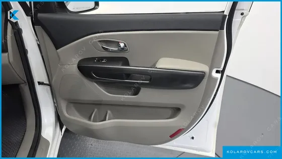 KIA CARNIVAL 9-SEATER LUXURY