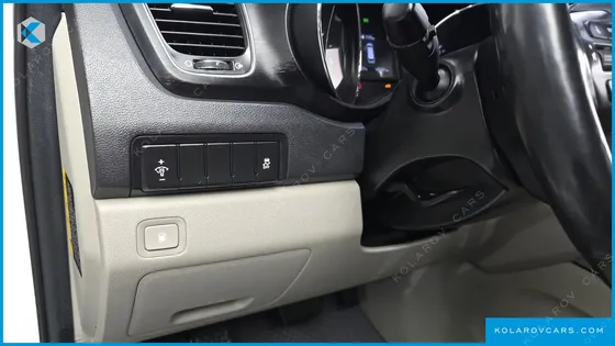 KIA CARNIVAL 9-SEATER LUXURY