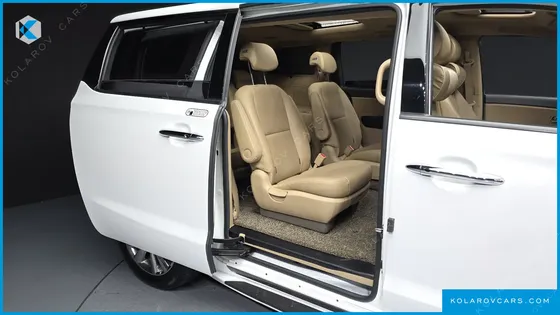 KIA CARNIVAL 9-SEATER PRSTIGE