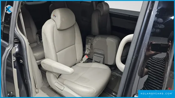 KIA CARNIVAL 11-SEATER PRESTIGE