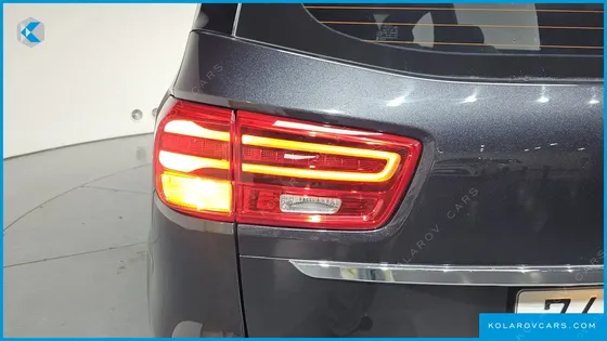 KIA CARNIVAL 11-SEATER PRESTIGE