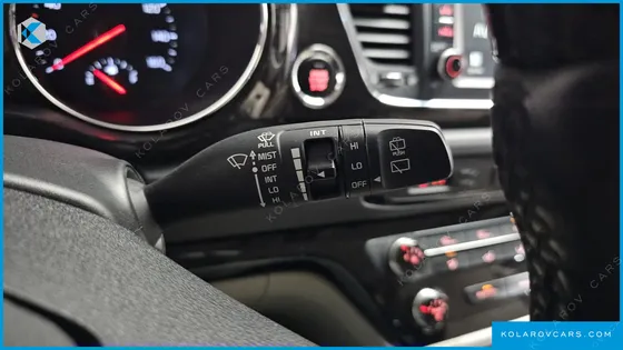 KIA CARNIVAL 11-SEATER PRESTIGE