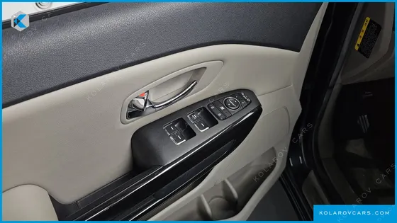 KIA CARNIVAL 11-SEATER PRESTIGE