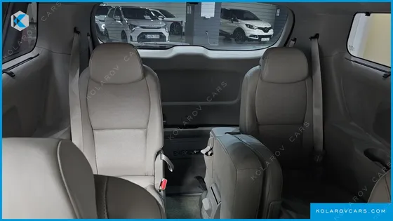 KIA CARNIVAL 11-SEATER PRESTIGE