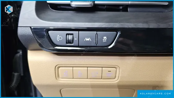 KIA CARNIVAL GASOLINE 7-SEATER SIGNATURE