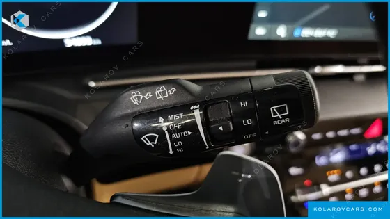 KIA CARNIVAL GASOLINE 7-SEATER SIGNATURE