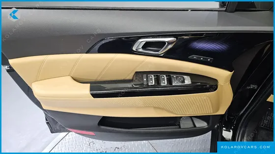 KIA CARNIVAL GASOLINE 7-SEATER SIGNATURE