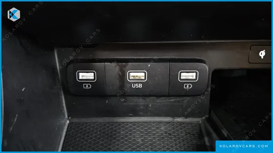KIA CARNIVAL GASOLINE 7-SEATER SIGNATURE