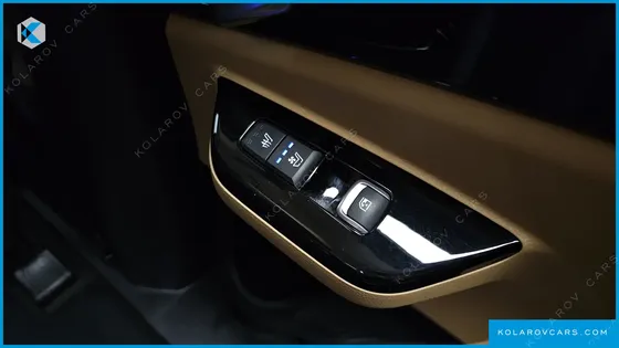 KIA CARNIVAL GASOLINE 7-SEATER SIGNATURE