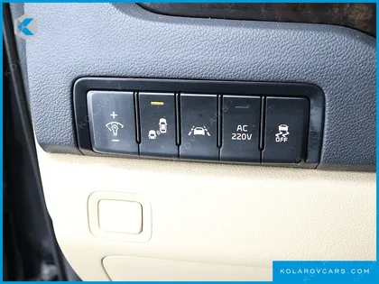 KIA CARNIVAL GASOLINE 7-SEATER LIMOUSINE