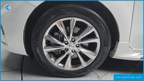 KIA CARNIVAL 9-SEATER NOBLESSE