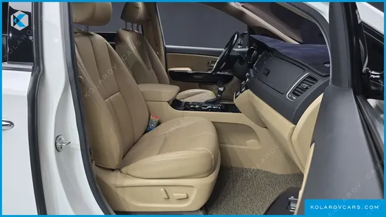 KIA CARNIVAL 9-SEATER NOBLESSE