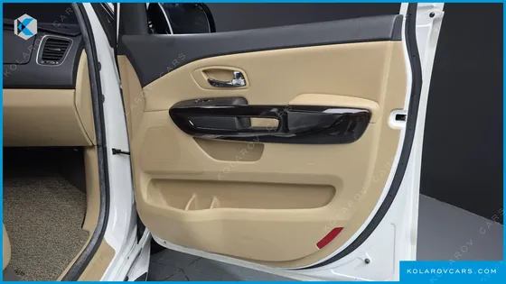 KIA CARNIVAL 9-SEATER NOBLESSE
