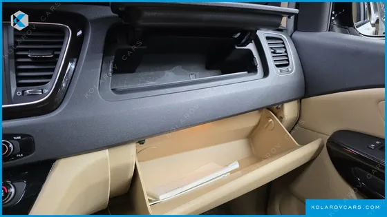 KIA CARNIVAL 9-SEATER NOBLESSE