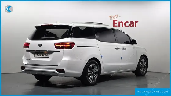 KIA CARNIVAL 9-SEATER LUXURY