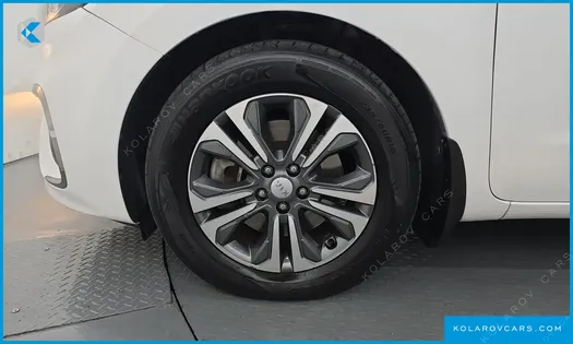 KIA CARNIVAL 9-SEATER LUXURY