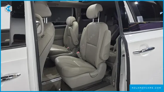 KIA CARNIVAL 9-SEATER LUXURY