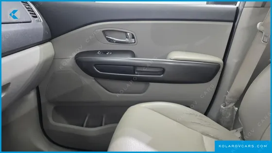 KIA CARNIVAL 9-SEATER LUXURY