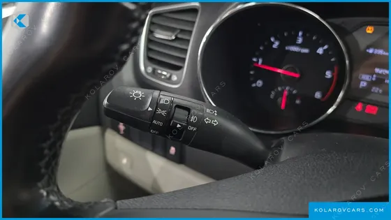 KIA CARNIVAL 9-SEATER LUXURY