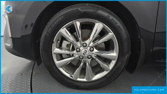 KIA CARNIVAL 9-SEATER NOBLESSE