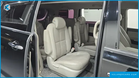 KIA CARNIVAL 9-SEATER NOBLESSE