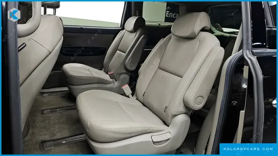 KIA CARNIVAL 9-SEATER PRSTIGE