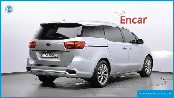 KIA CARNIVAL 9-SEATER NOBLESSE