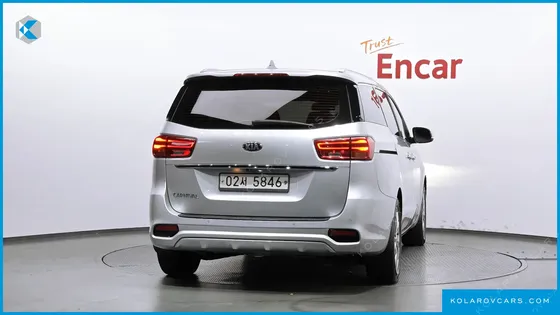KIA CARNIVAL 9-SEATER NOBLESSE