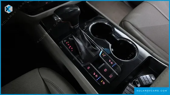 KIA CARNIVAL 9-SEATER NOBLESSE