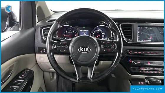 KIA CARNIVAL 9-SEATER NOBLESSE