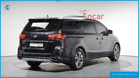 KIA CARNIVAL 9-SEATER LUXURY