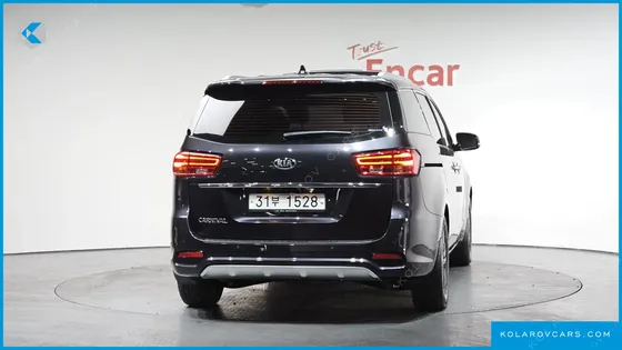 KIA CARNIVAL 9-SEATER LUXURY