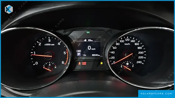 KIA CARNIVAL 9-SEATER LUXURY