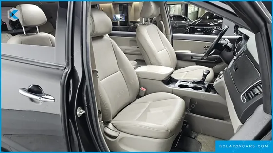 KIA CARNIVAL 9-SEATER LUXURY