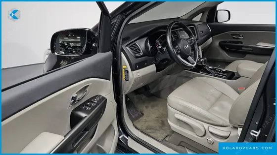 KIA CARNIVAL 9-SEATER LUXURY