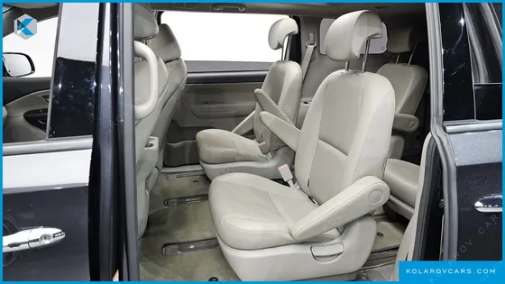 KIA CARNIVAL 9-SEATER LUXURY