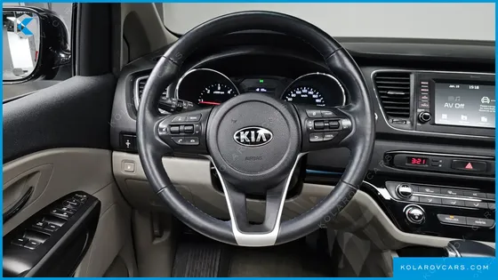 KIA CARNIVAL 9-SEATER LUXURY