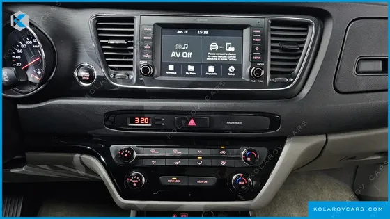KIA CARNIVAL 9-SEATER LUXURY