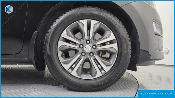 KIA CARNIVAL 11-SEATER PRESTIGE