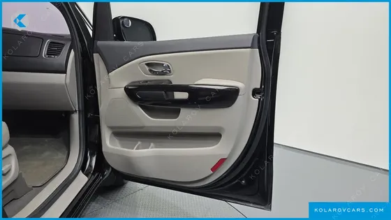 KIA CARNIVAL 11-SEATER PRESTIGE