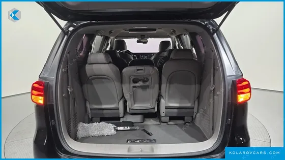 KIA CARNIVAL 11-SEATER PRESTIGE
