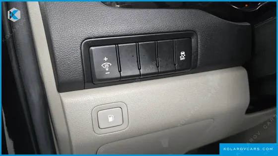 KIA CARNIVAL 11-SEATER PRESTIGE