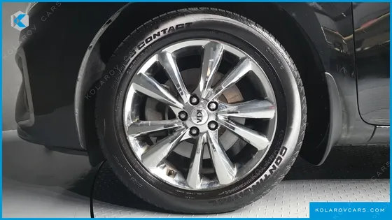 KIA CARNIVAL 9-SEATER PRSTIGE